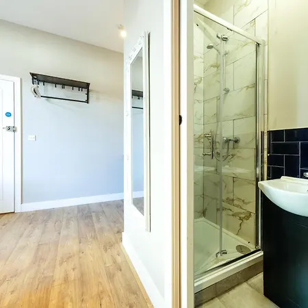 The Willow 5 * Bristol